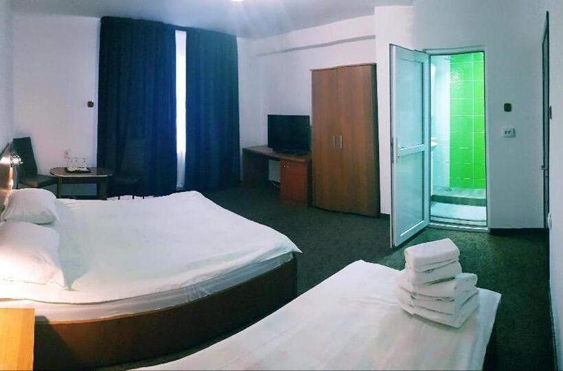 غرفة قياسية ثلاثية, Poiana Bucovat