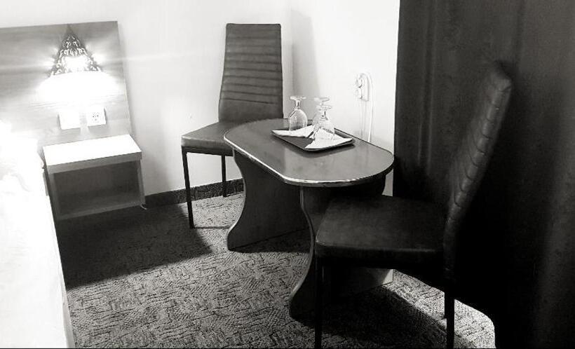 غرفة قياسية ثلاثية, Poiana Bucovat