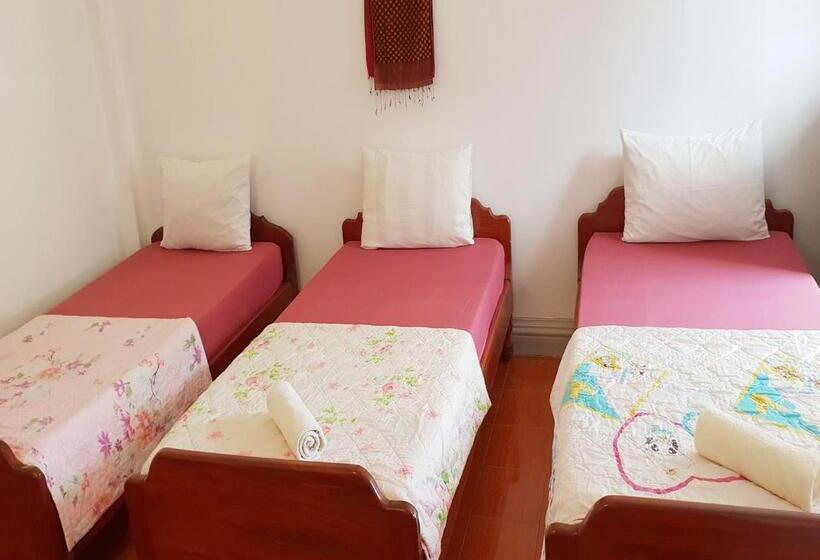 Номер Стандарт Трехместный, Smiley's Guesthouse
