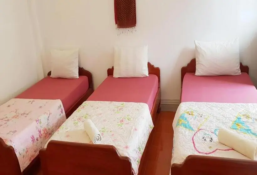 اتاق استاندارد سه نفره, Smiley's Guesthouse