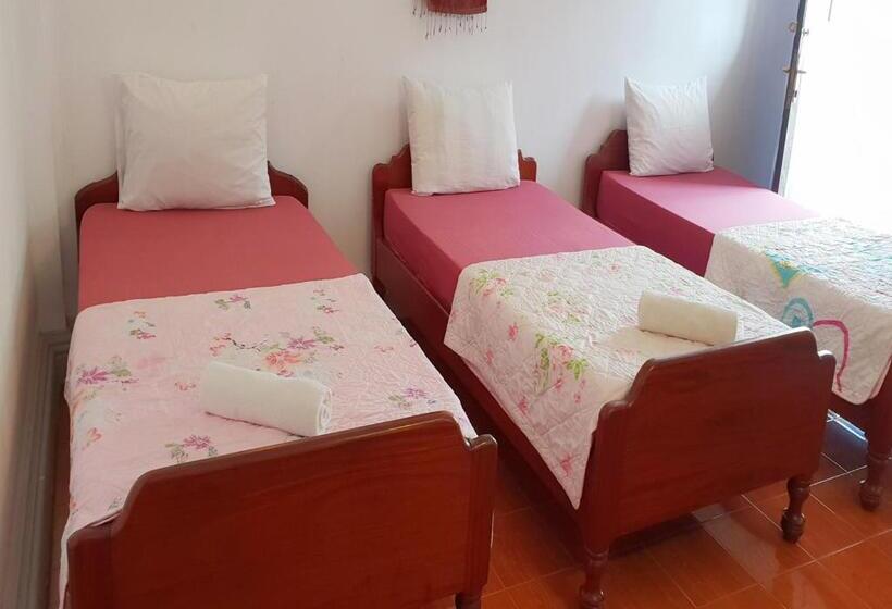 اتاق استاندارد سه نفره, Smiley's Guesthouse