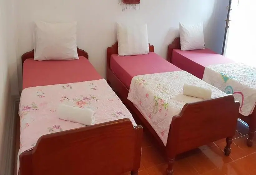 اتاق استاندارد سه نفره, Smiley's Guesthouse