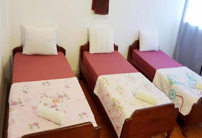 اتاق استاندارد سه نفره, Smiley's Guesthouse