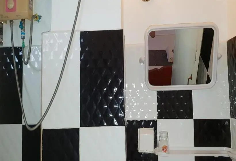 اتاق استاندارد سه نفره, Smiley's Guesthouse