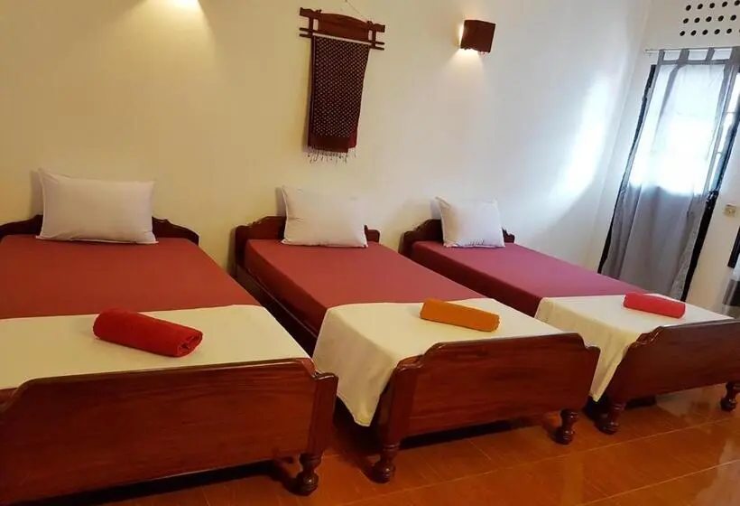 اتاق استاندارد سه نفره, Smiley's Guesthouse