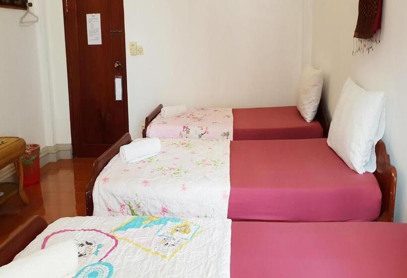 اتاق استاندارد سه نفره, Smiley's Guesthouse