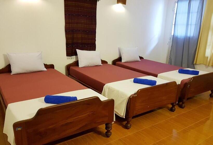 اتاق استاندارد سه نفره, Smiley's Guesthouse