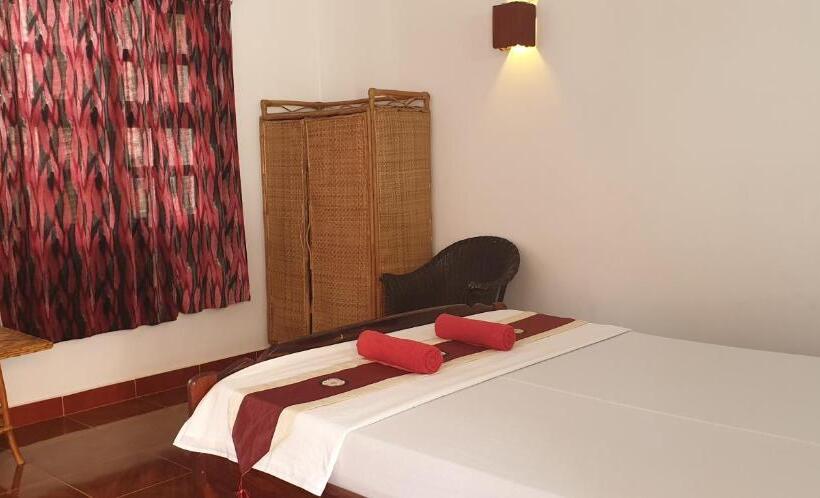 اتاق اکونومی, Smiley's Guesthouse