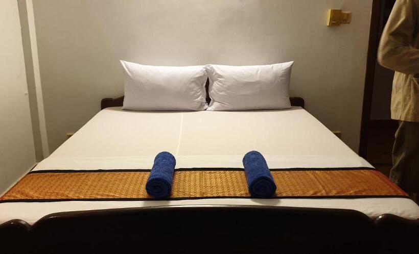 اتاق اکونومی, Smiley's Guesthouse