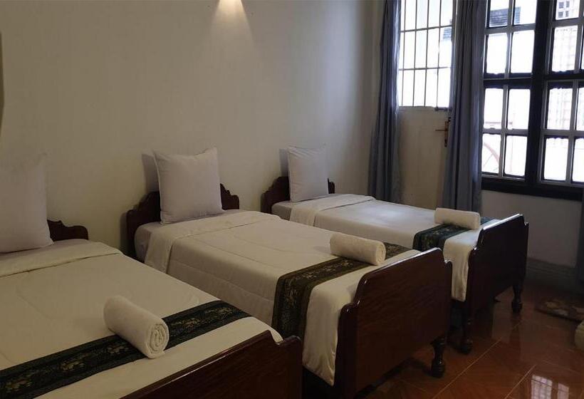 اتاق استاندارد سه نفره, Smiley's Guesthouse