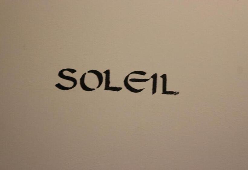 اتاق استاندارد سه نفره, Brussels Bnb