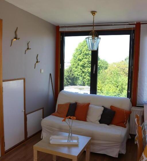 اتاق استاندارد سه نفره, Brussels Bnb