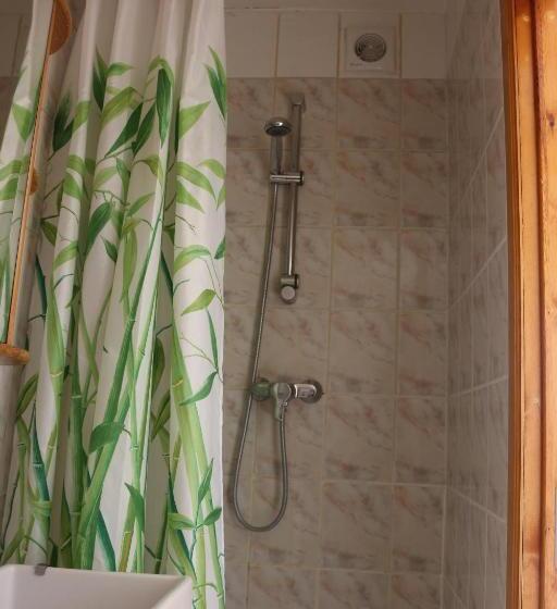 اتاق استاندارد سه نفره, Brussels Bnb