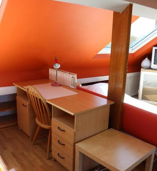 اتاق استاندارد سه نفره, Brussels Bnb