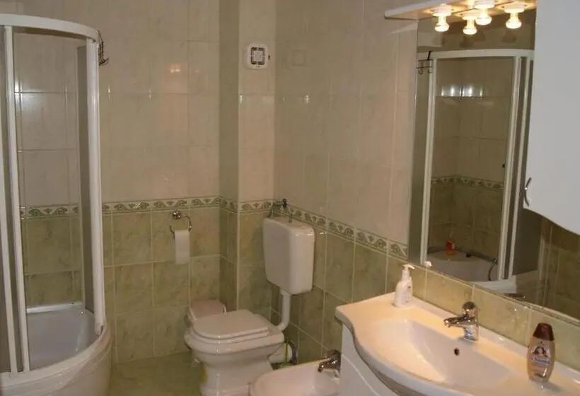 اتاق استاندارد با سرویس بهداشتی مشترک, Guest House Goa Mostar