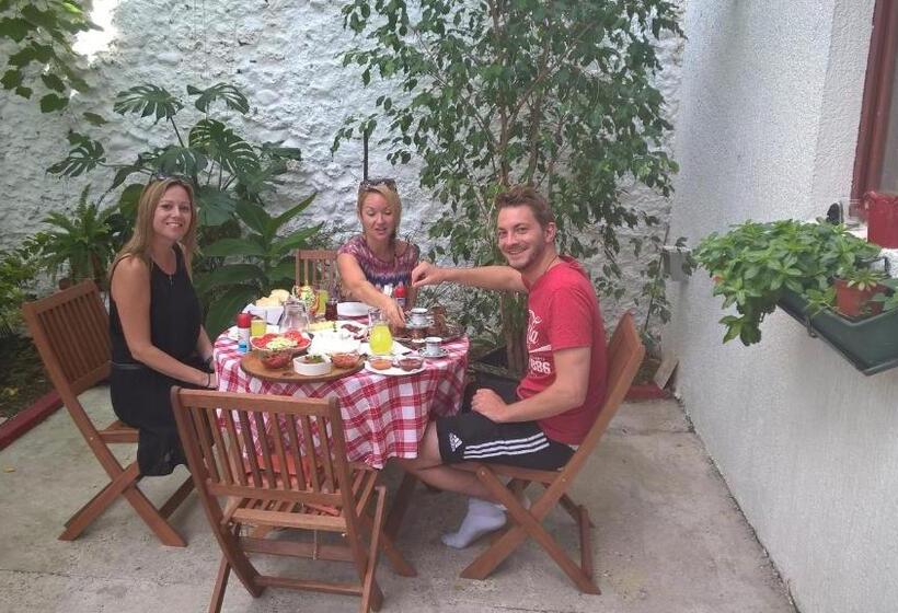 اتاق استاندارد سه تخته با سرویس بهداشتی مشترک, Guest House Goa Mostar