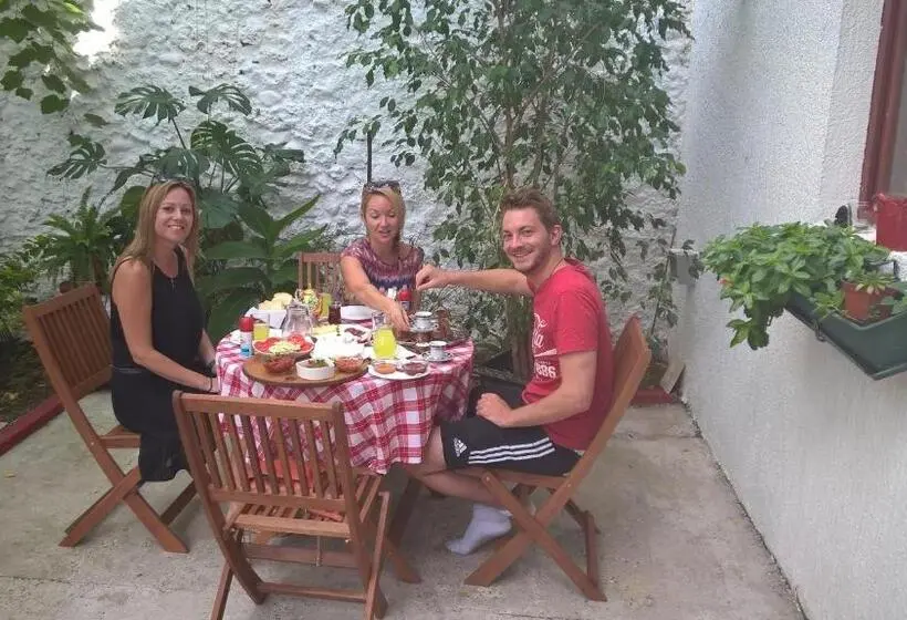اتاق استاندارد سه تخته با سرویس بهداشتی مشترک, Guest House Goa Mostar