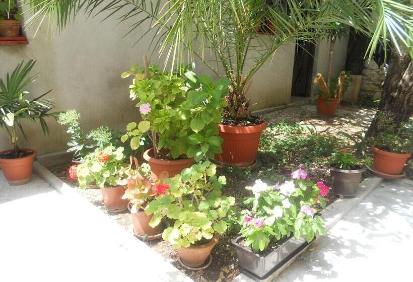 اتاق استاندارد سه تخته با سرویس بهداشتی مشترک, Guest House Goa Mostar