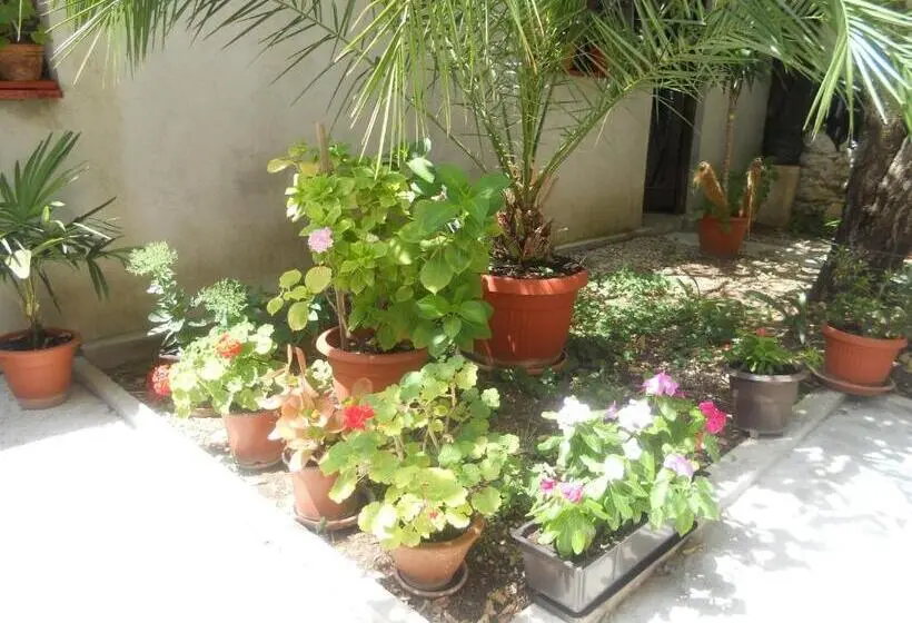 اتاق استاندارد سه تخته با سرویس بهداشتی مشترک, Guest House Goa Mostar