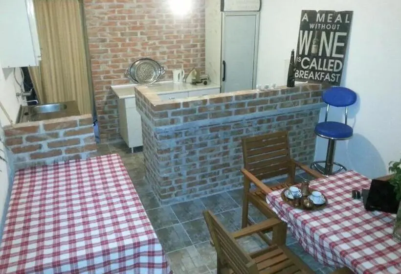 اتاق استاندارد چهارنفره با سرویس بهداشتی مشترک, Guest House Goa Mostar