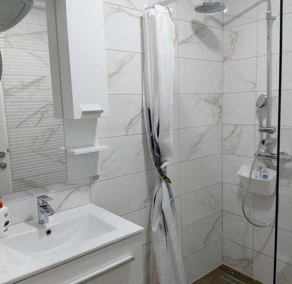 استودیوی استاندارد, Guest House Goa Mostar