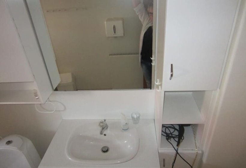 اتاق خانوادگی با سرویس بهداشتی مشترک, Nes Guesthouse