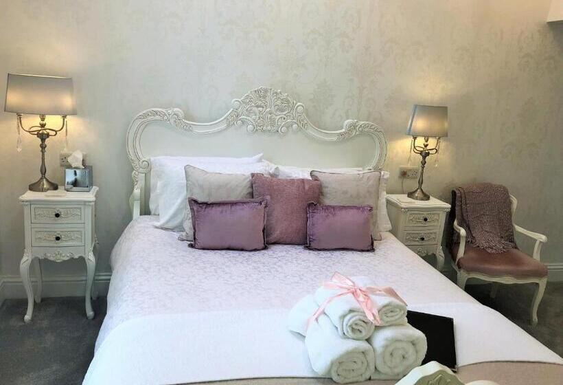 キングサイズベッドのデラックスルーム, Trefoil Guest House