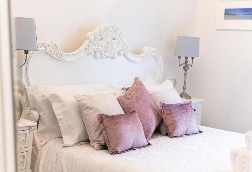 חדר דחוקס עם מיטת קינג, Trefoil Guest House