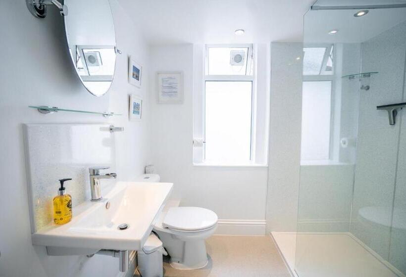 キングサイズベッドのデラックスルーム, Trefoil Guest House