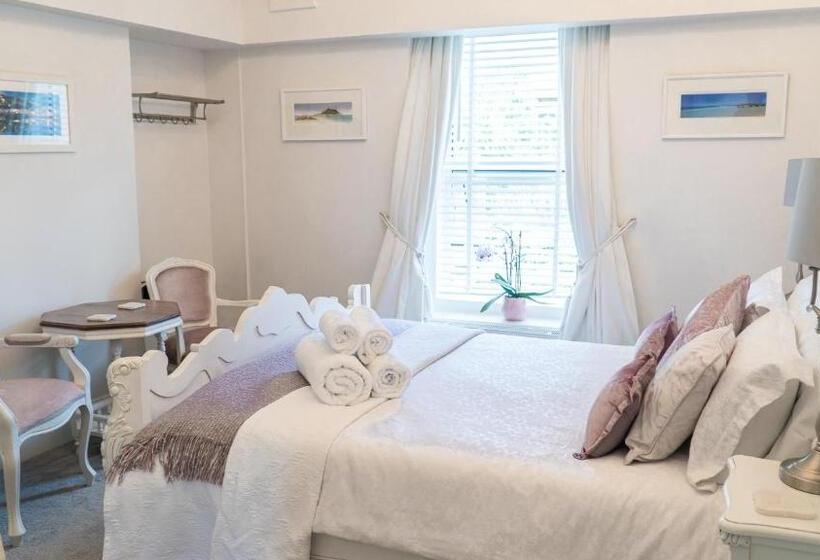 キングサイズベッドのデラックスルーム, Trefoil Guest House