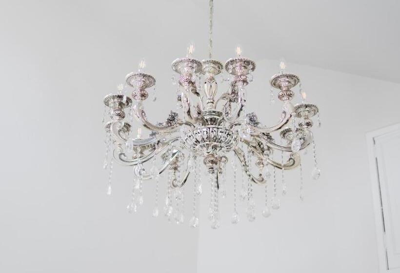 キングサイズベッドのデラックスルーム, Trefoil Guest House