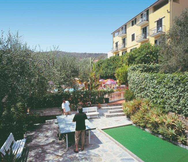 דירת חדר, Residence Elvira