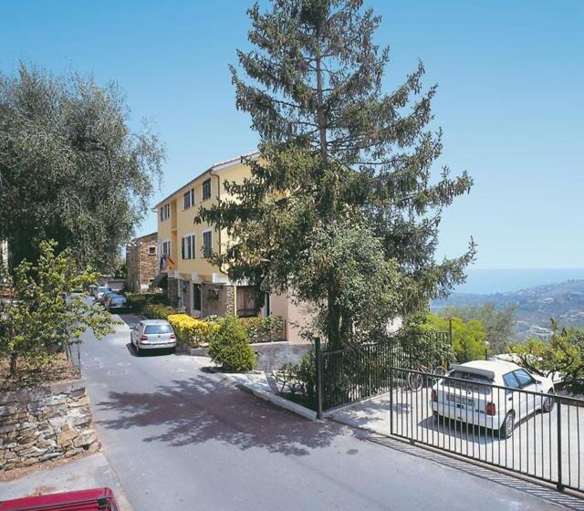 דירת חדר, Residence Elvira