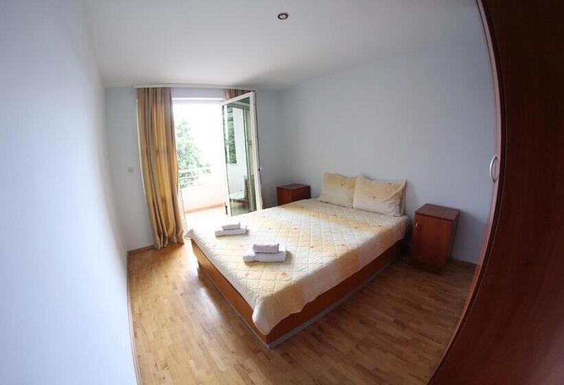 1 Bedroom Apartment Lake View, Villa D&l