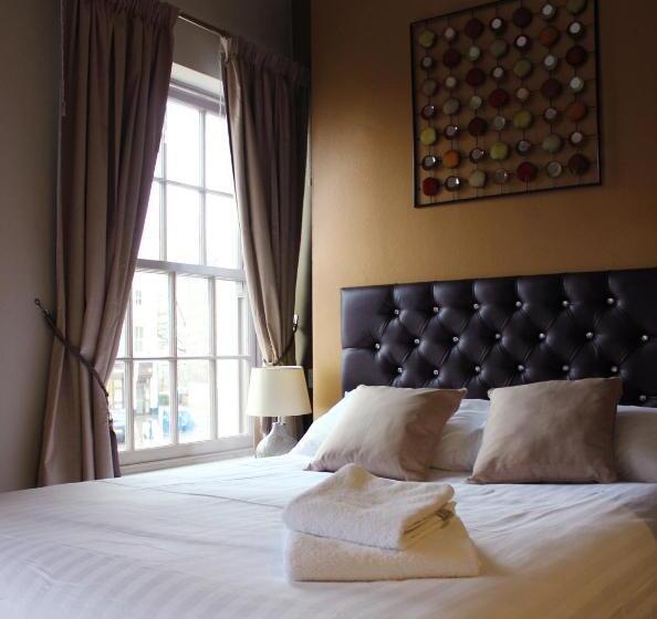 スイート, Tilted Wig