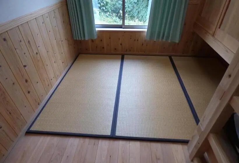 バスルーム共有のトリプルスタンダード, Guesthouse Yakushima