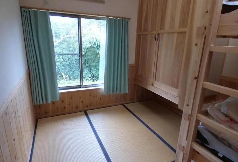 バスルーム共有のトリプルスタンダード, Guesthouse Yakushima