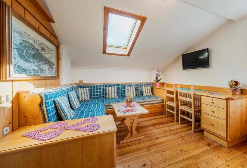 1 Bedroom Penthouse Apartment, Locanda Montana