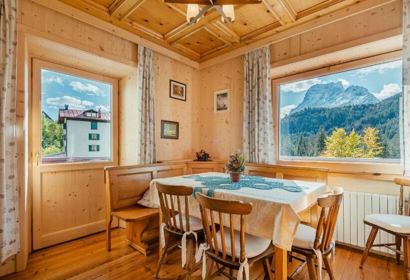 آپارتمان 1 خوابه با تراس, Locanda Montana
