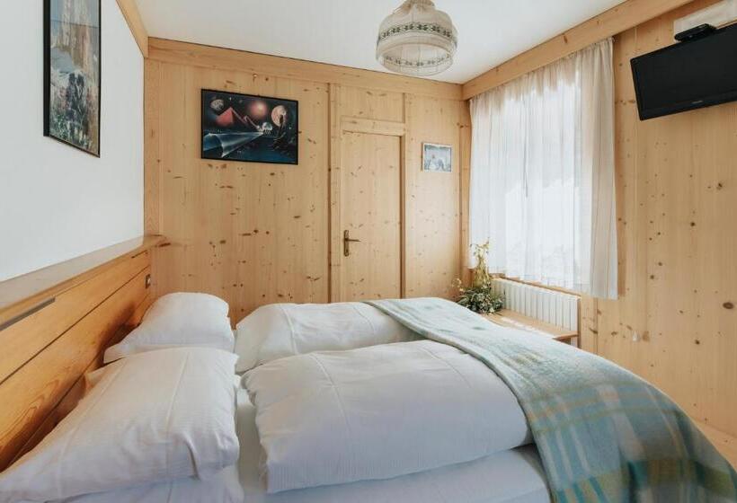 اتاق لوکس با بالکن, Locanda Montana