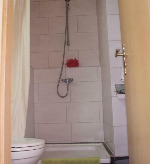 غرفة عائلية, Pension Lehmann