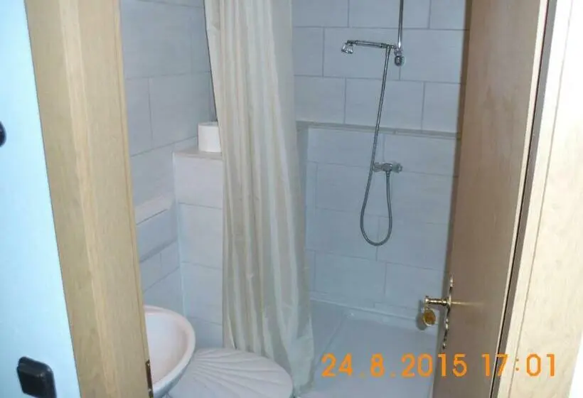Perhehuone, Pension Lehmann