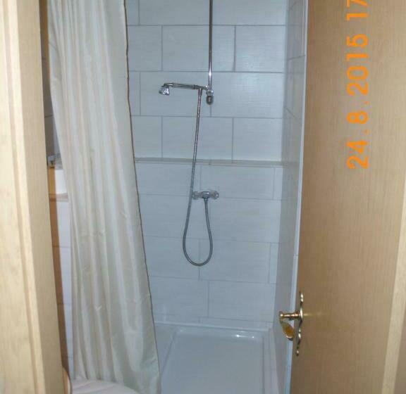 غرفة عائلية, Pension Lehmann