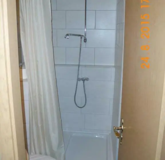 Perhehuone, Pension Lehmann
