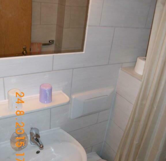 غرفة عائلية, Pension Lehmann