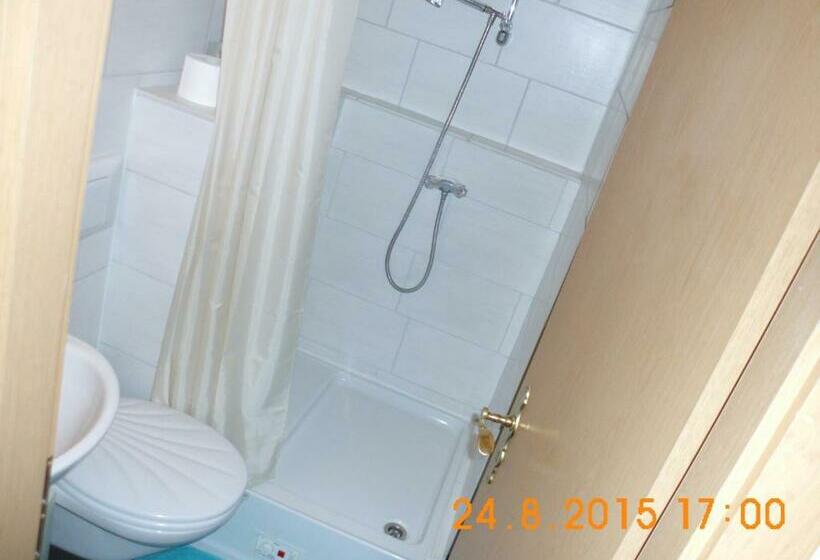 غرفة عائلية, Pension Lehmann