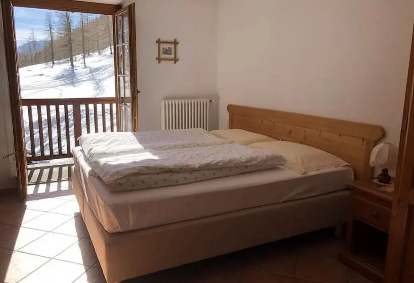 استودیو استاندارد با چشم‌انداز کوهستان, Residence Oberteil