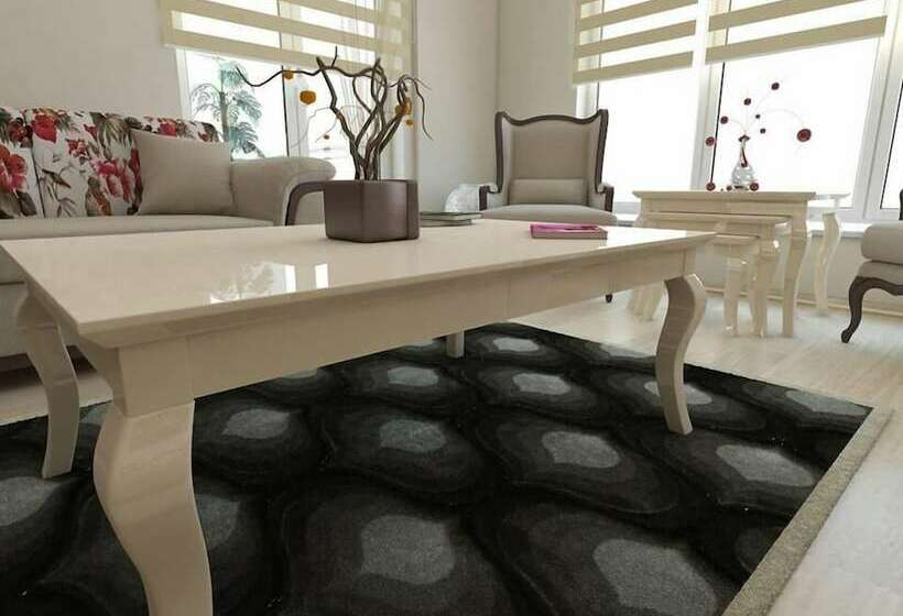 سوییت لوکس, Efra Suite