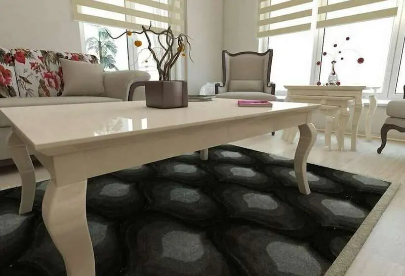 سوییت لوکس, Efra Suite