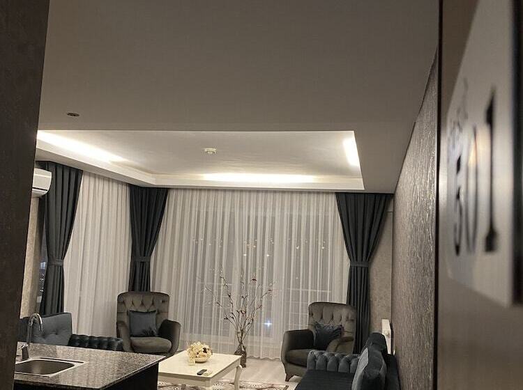 سوییت لوکس, Efra Suite